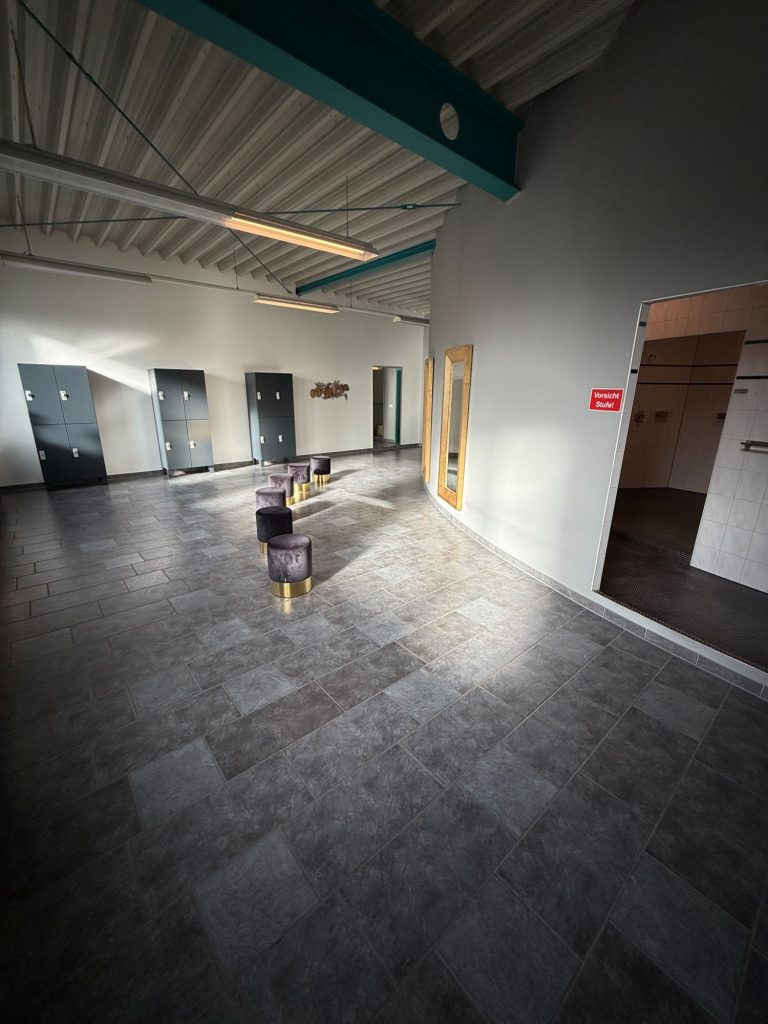 Damen-Umkleideraum (PREMIUM-Bereich)